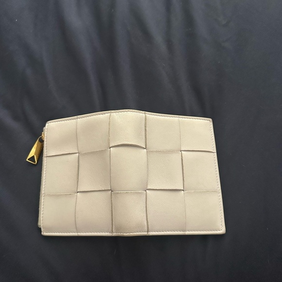 Bottega Veneta Cassette Bi-Fold Zip Wallet - Picture 3 of 6